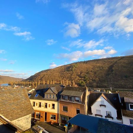 Schoene Fewo Moselblick Wlan Netflix Freizeitpark Apartamento Klotten Exterior foto