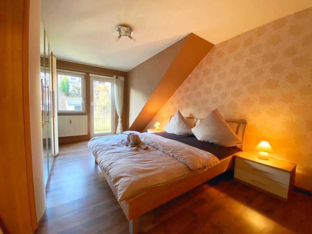 Schoene Fewo Moselblick Wlan Netflix Freizeitpark Apartamento Klotten Exterior foto