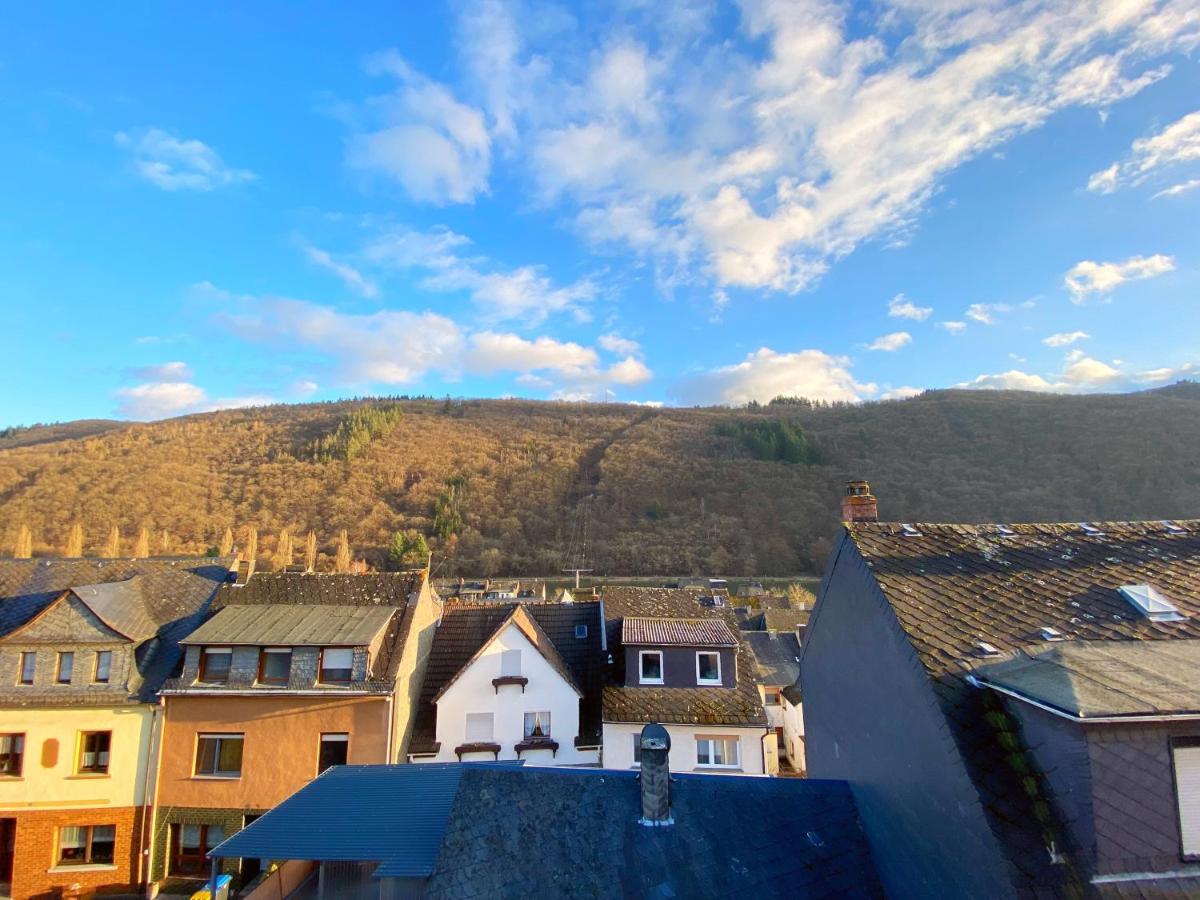Schoene Fewo Moselblick Wlan Netflix Freizeitpark Apartamento Klotten Exterior foto